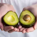 Cum se coace un avocado mai repede?