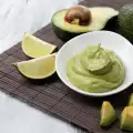 Cum se înmoaie un fruct de avocado mai repede?