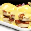 Ouă Benedict – un preparat clasic, multe povești