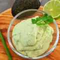 Mousse de avocado cu coriandru