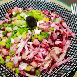 Salată cu fasole, sfeclă și varză