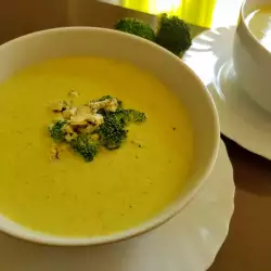 Supă de broccoli cu gorgonzola și smântână