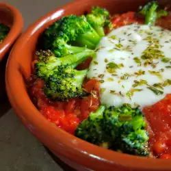 Broccoli cu sos de roșii și mozzarella