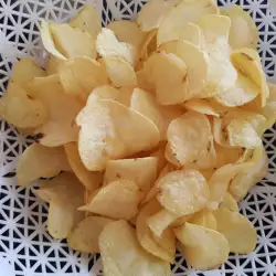 Chipsuri de cartofi la friteuza cu aer cald