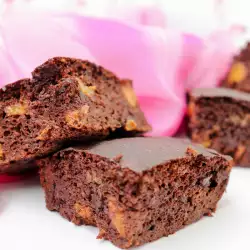 Brownies de ciocolată cu nectarine