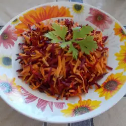 Salată de sfeclă roșie și morcovi