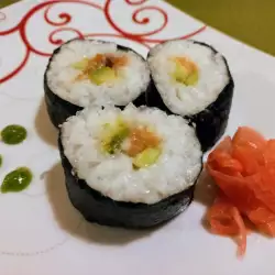 Futomaki cu somon și avocado