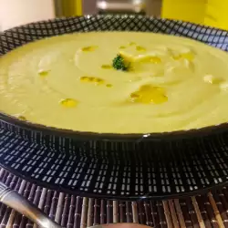 Supă crema cu broccoli, mazăre și praz