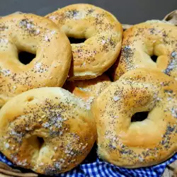 Covrigi din cocă de pâine, cu mac