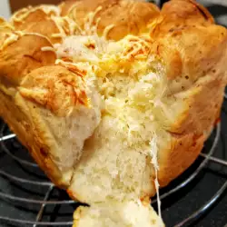 Pâine cu cașcaval (Golden cheese bread)