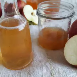 Oțet de mere preparat în casă, fără conservanți
