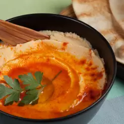 Hummus cu roșii uscate