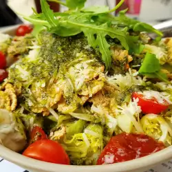 Salată verde cu roșii cherry