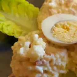 Salată de pește cu ouă