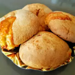 Chifle georgiene cu cașcaval (Khachapuri)