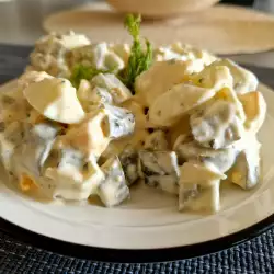 Salată cu castraveți si ouă
