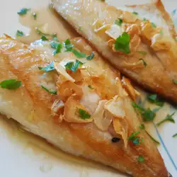 Pește prăjit cu usturoi