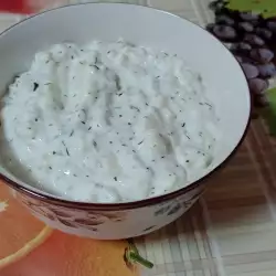 Salată cu sos de iaurt si ulei