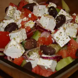 Salată grecească cu roșii