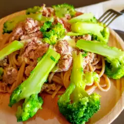 Spaghete sănătoase din grâu integral cu broccoli