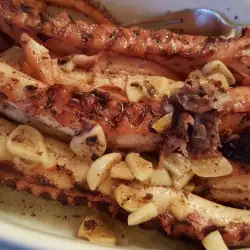 Tentacule de caracatiță cu usturoi în ulei de măsline