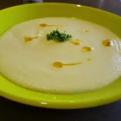 Supă cremă vegană cu conopidă și praz