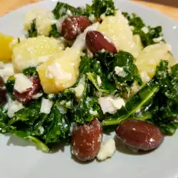 Salată de cartofi cu varză kale