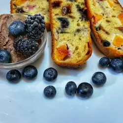 Prăjitură proteică cu fructe și afine