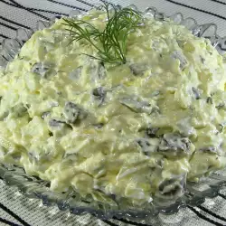 Salată cu castraveți si brânză