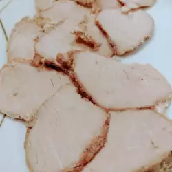 Pulpă de porc cu usturoi