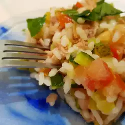 Salată de orez și ton