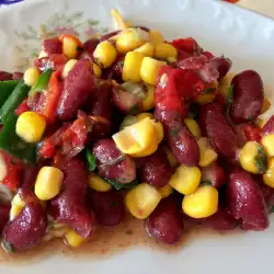 Salată cu fasole roșie și porumb