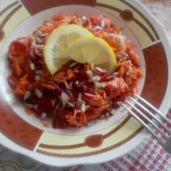 Salată cu sfeclă roșie, mere și morcovi