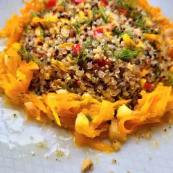 Salată caldă cu quinoa și morcovi