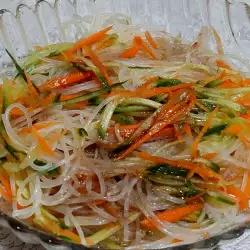 Salată cu castraveți si morcovi