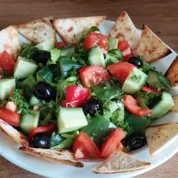Salate de primăvară cu roșii