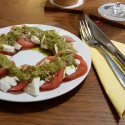 Salată caprese cu măsline