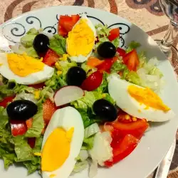 Salată de legume cu ouă