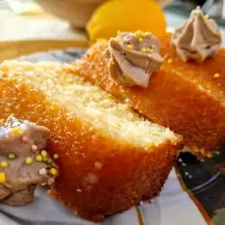 Prăjitură însiropată de lămâie cu frosting de mascarpone