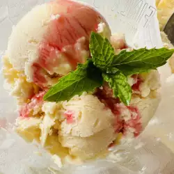 Înghețată de casă cu smântână și vanilie