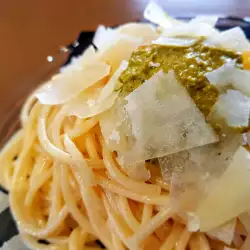 Spaghete cu parmezan