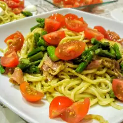 Spaghete rapide cu prosciutto și sparanghel