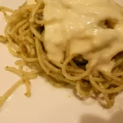 Spaghete cu pesto și smântână