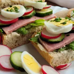 Sandwich cu ceapă verde