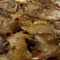 Carne de vită cu usturoi