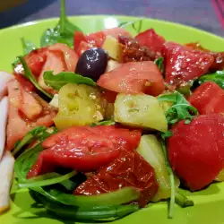 Salată bogată de roșii