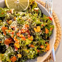 Salată vegană cu varză kale