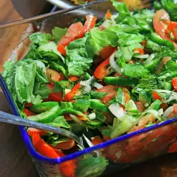 Salată verde cu ceapă