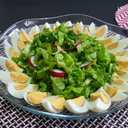 Salată de legume cu ceapă verde