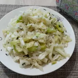 Salată de varză cu castraveți